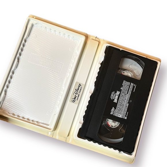 Walt Disney's Fun and Fancy Free (VHS) - 50th Anniversary Edition - Picture 3 of 3